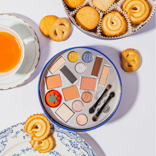 Royal Dansk® Cookie Tin Creative Beauty Palette - Imagen 3